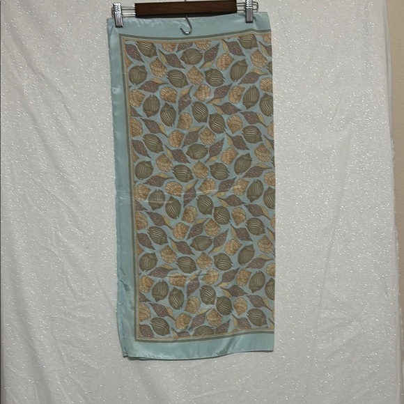 Chic Sea Shell Design Scarf - Picture 2 of 5